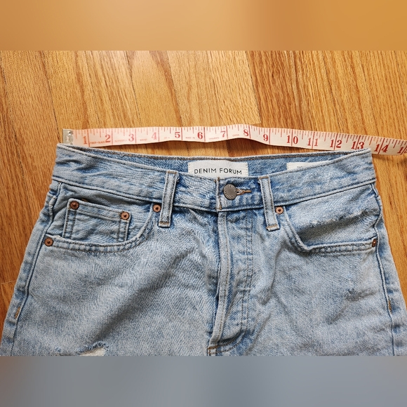 Aritzia Denim Forum Yoko Mid Thigh Short size 25 - Picture 5 of 6